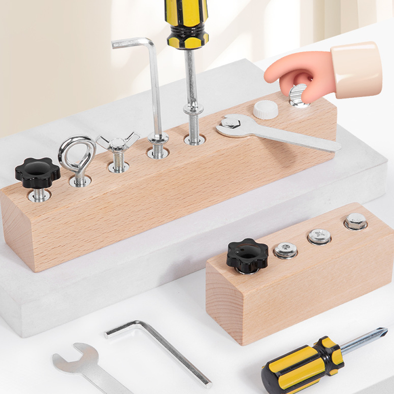 Montessori träleksak med skruvbräda